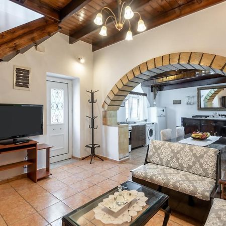 Aroni Cretan Comfortable House - Hamam Suites Aroni ภายนอก รูปภาพ